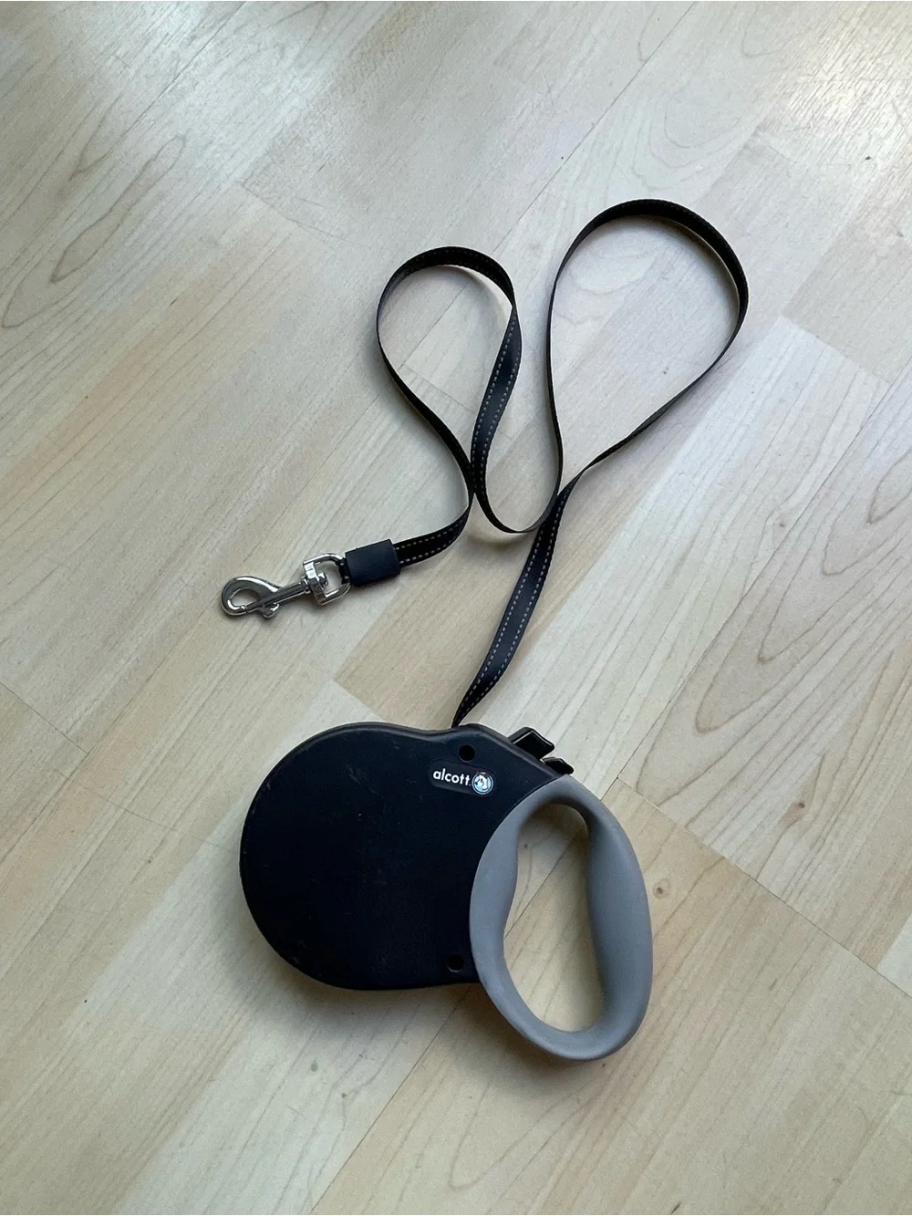 Alcott Retractable Dog Leash in Black and Gray 16 ft
